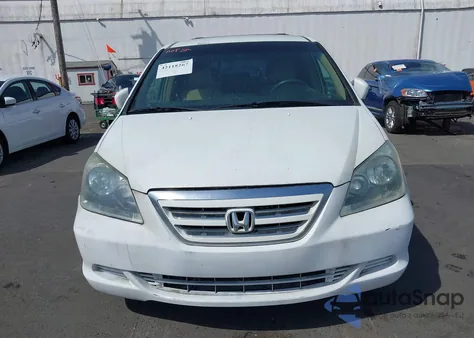 2005 Honda Odyssey Ex z USA, uszkodzony, nr VIN 5FNRL38405B028185